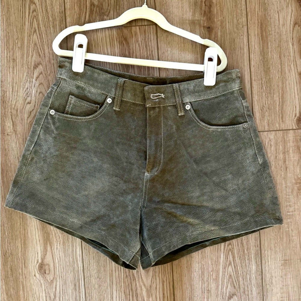 BLANK NYC OLIVE SUEDE SHORT